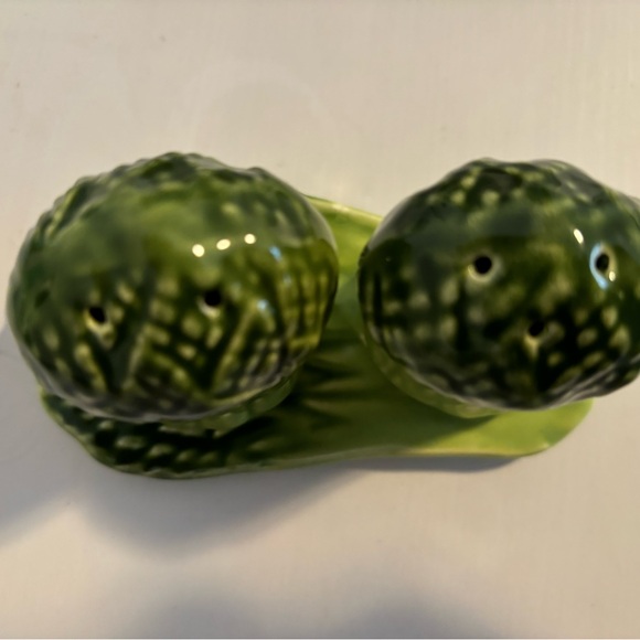 Vintage ceramic asparagus salt and pepper shaker set - Picture 2 of 3